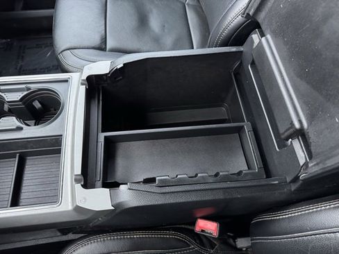 Used 2019 Ford F350 Lariat w/ Chrome Package image 20