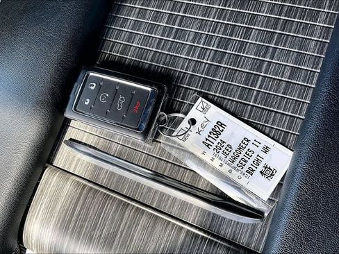 Certified 2024 Jeep Wagoneer L Series II w/ Flexible Seating Group RWD image 26