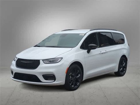 New 2026 Chrysler Pacifica Select image 4