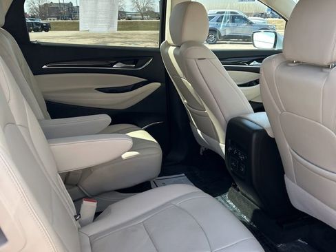 Used 2022 Buick Enclave Premium image 23