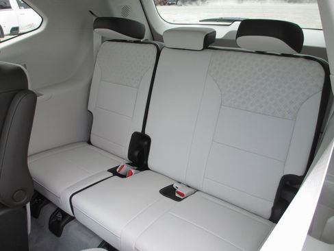 New 2025 GMC Acadia Denali image 15