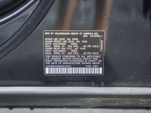 Used 2025 Volkswagen Atlas SE AWD/4WD image 36