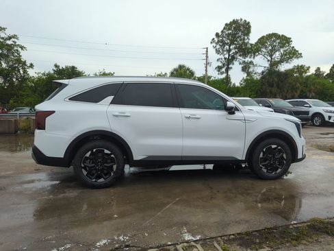 New 2026 Kia Sorento S FWD image 9