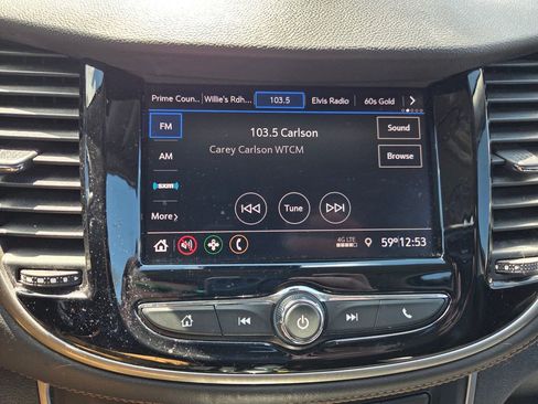 Used 2020 Chevrolet Trax LT w/ LT Convenience Package AWD/4WD image 8