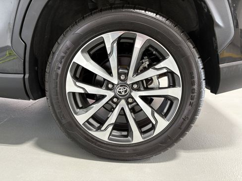 Used 2024 Toyota Corolla Cross XLE AWD/4WD image 29