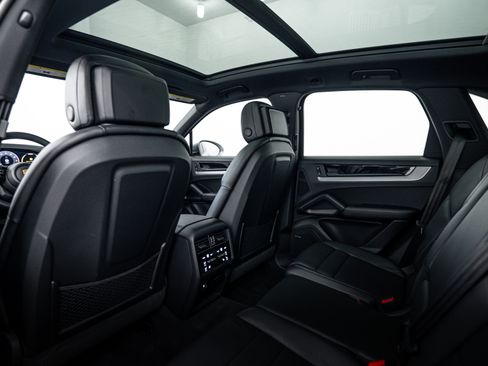 Certified 2024 Porsche Cayenne image 23