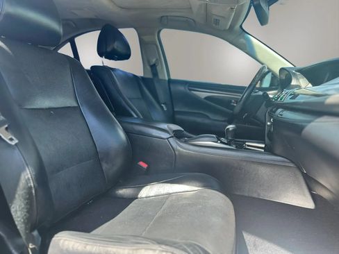 Used 2013 Lexus LS 460 w/ Comfort Pkg RWD image 11