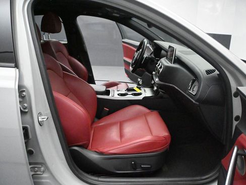 Used 2019 Kia Stinger GT1 image 18