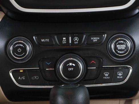 Used 2020 Jeep Cherokee Latitude image 20