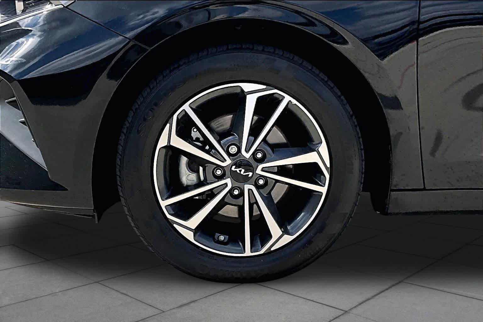 Certified 2024 Kia Forte LXS w/ LXS Technology Package FWD image 10