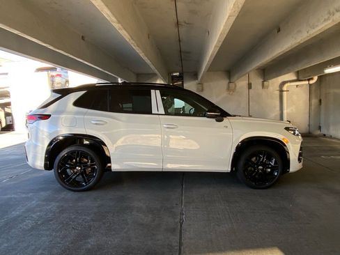 New 2026 Volkswagen Tiguan SE R-Line image 2