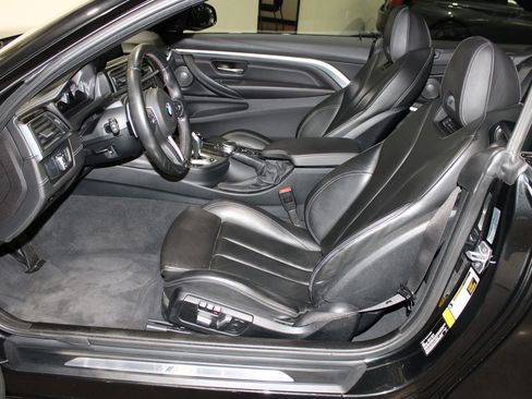 Used 2017 BMW M4 Convertible image 24