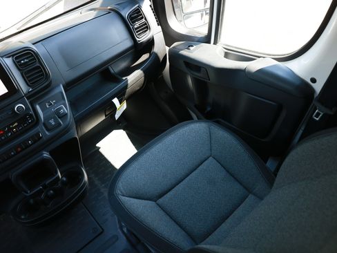 Used 2025 RAM ProMaster 2500 w/ Convenience Group FWD image 12