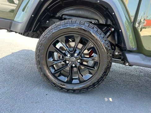 Used 2023 Jeep Gladiator Willys image 7