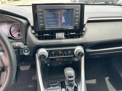 Used 2022 Toyota RAV4 XLE AWD/4WD image 25