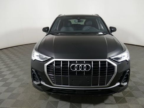 Used 2024 Audi Q3 2.0T Premium w/ Convenience Package AWD/4WD image 2