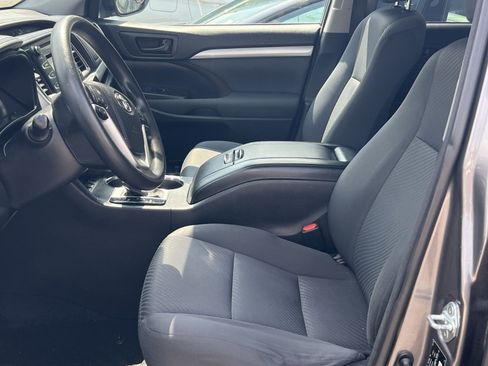 Used 2016 Toyota Highlander LE AWD/4WD image 12