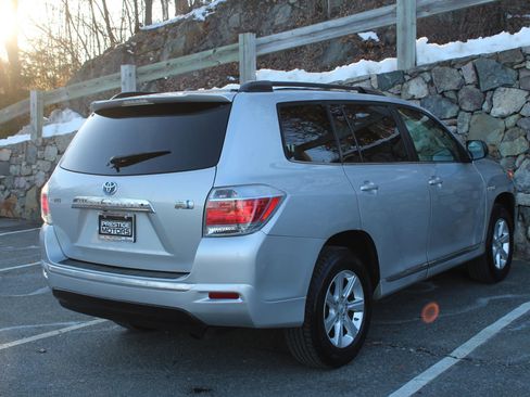 Used 2011 Toyota Highlander Hybrid w/ Cold Weather Pkg image 9