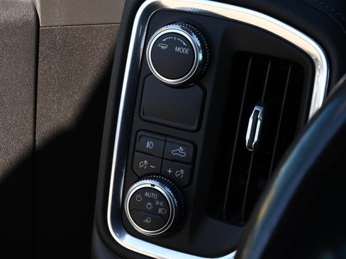 Used 2021 GMC Sierra 1500 SLT image 26