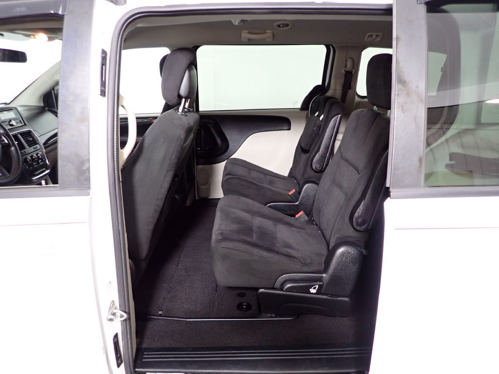 Used 2015 Dodge Grand Caravan SXT FWD image 29
