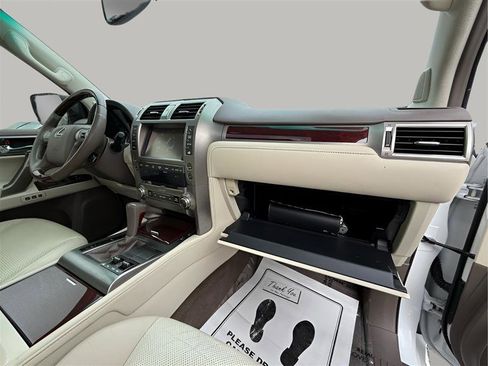 Used 2015 Lexus GX 460 image 28