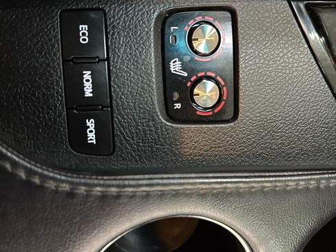 Used 2015 Toyota Avalon XLE FWD image 26