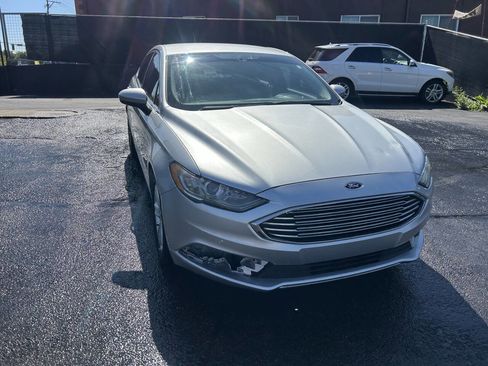 Used 2018 Ford Fusion SE w/ Fusion SE Technology Package image 22