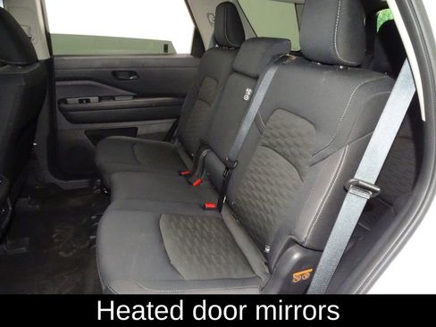 Used 2024 Nissan Pathfinder SV image 11