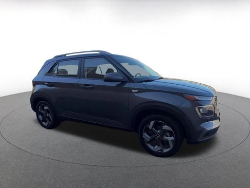 Used 2025 Hyundai Venue SEL image 2