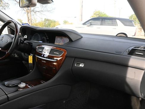 Used 2012 Mercedes-Benz CL 550 4MATIC image 20