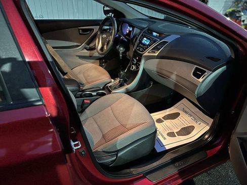 Used 2016 Hyundai Elantra SE image 18