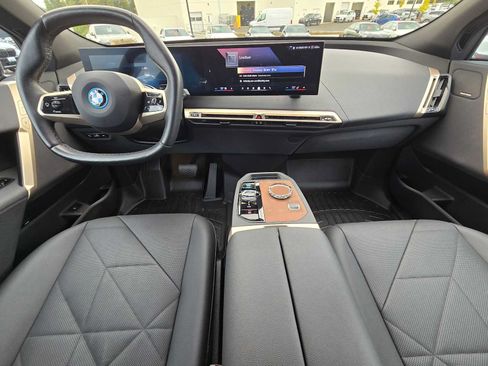 Used 2024 BMW iX xDrive50 w/ Premium Package AWD/4WD image 18
