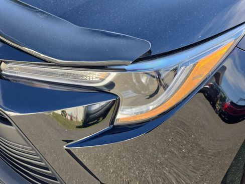 Used 2025 Toyota Corolla LE FWD image 31