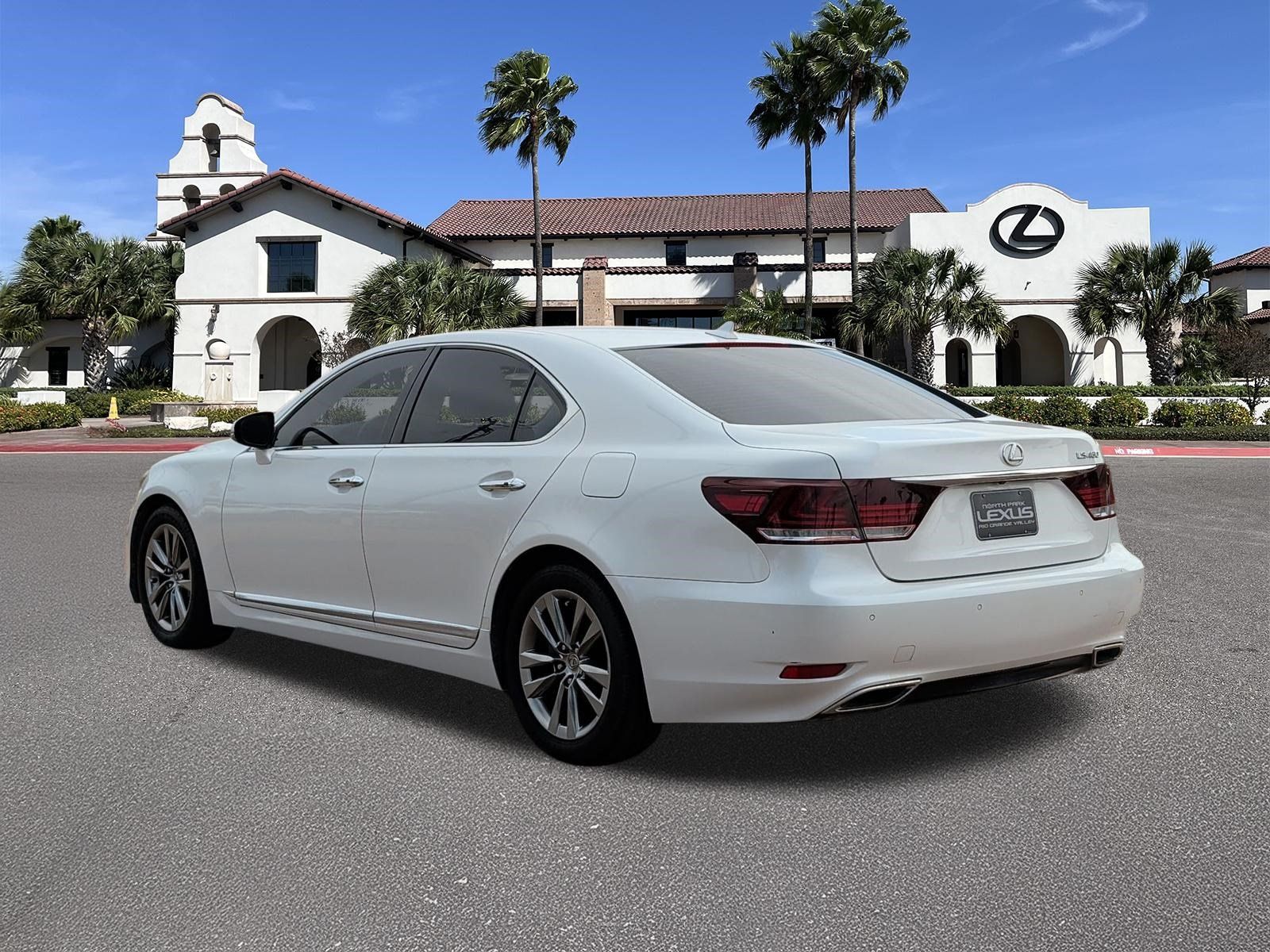 Used 2013 Lexus LS 460 w/ Comfort Pkg RWD image 4