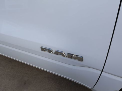 Used 2019 RAM 1500 Big Horn AWD/4WD image 11