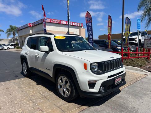 Used 2019 Jeep Renegade Latitude w/ UConnect 8.4 Nav Group FWD image 2