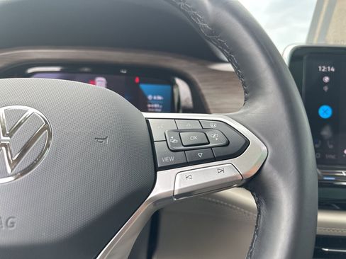 Certified 2024 Volkswagen Atlas SEL Premium R-Line image 17