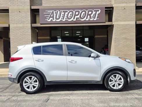 Used 2019 Kia Sportage LX image 4