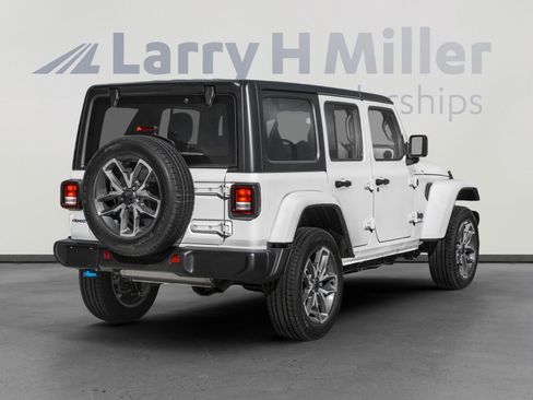 Used 2024 Jeep Wrangler Unlimited AWD/4WD image 2