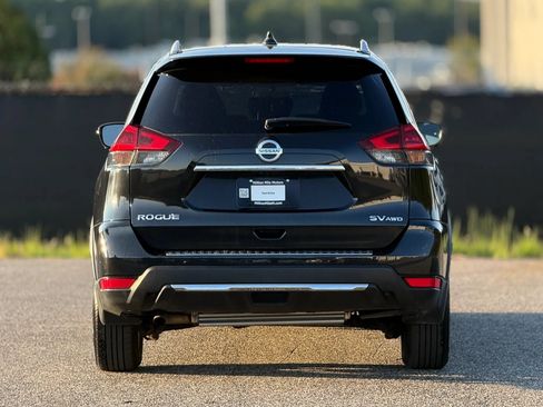 Used 2018 Nissan Rogue SV w/ Sun & Sound Touring Package AWD/4WD image 4