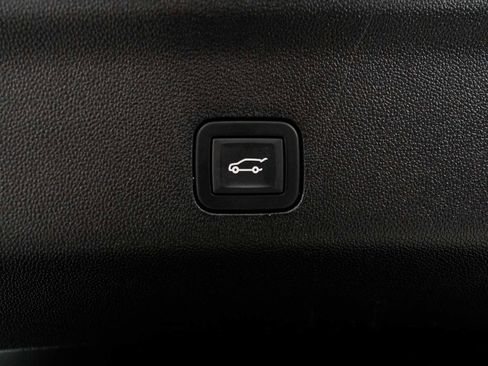 Used 2025 GMC Yukon XL Denali image 44