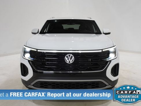 Used 2025 Volkswagen Atlas Cross Sport SE AWD/4WD image 2