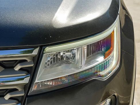 Used 2018 Ford Explorer XLT w/ Equipment Group 202A image 8