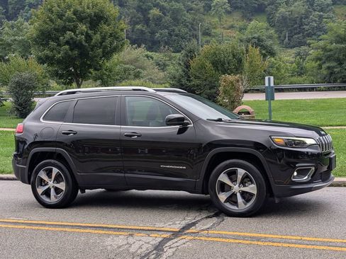 Used 2019 Jeep Cherokee Limited AWD/4WD image 3