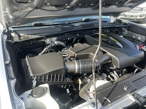 Used 2021 Toyota Tacoma SR5 RWD image 57