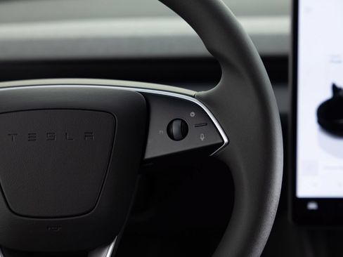 Used 2026 Tesla Model Y AWD image 31