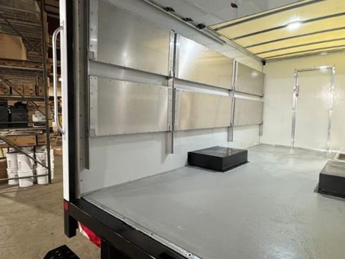 Used 2025 Mercedes-Benz Sprinter 3500 image 2