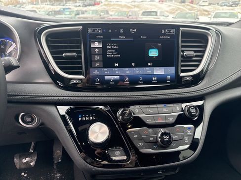 New 2026 Chrysler Pacifica Select image 12