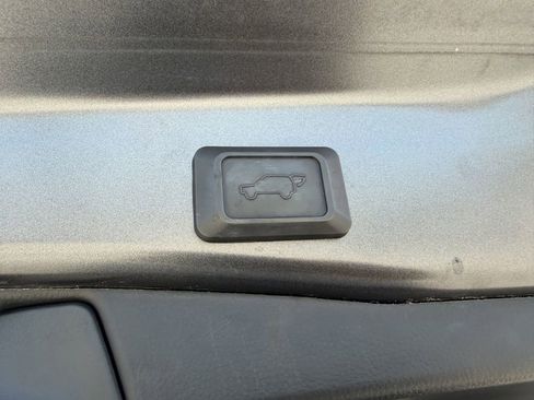 Used 2021 Toyota RAV4 XLE w/ Convenience Package FWD image 27