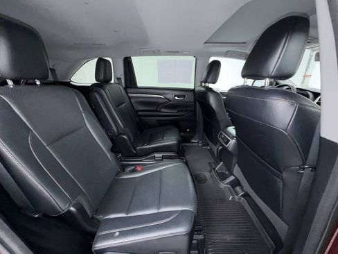 Used 2017 Toyota Highlander Limited AWD/4WD image 19